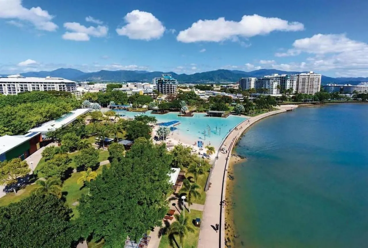 Inner City One Bedroom Apartment 27 Cairns